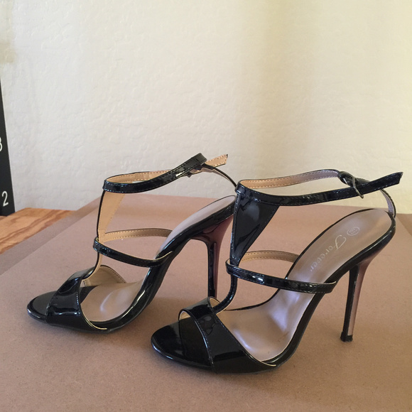 Forever High Heels - Picture 4 of 5